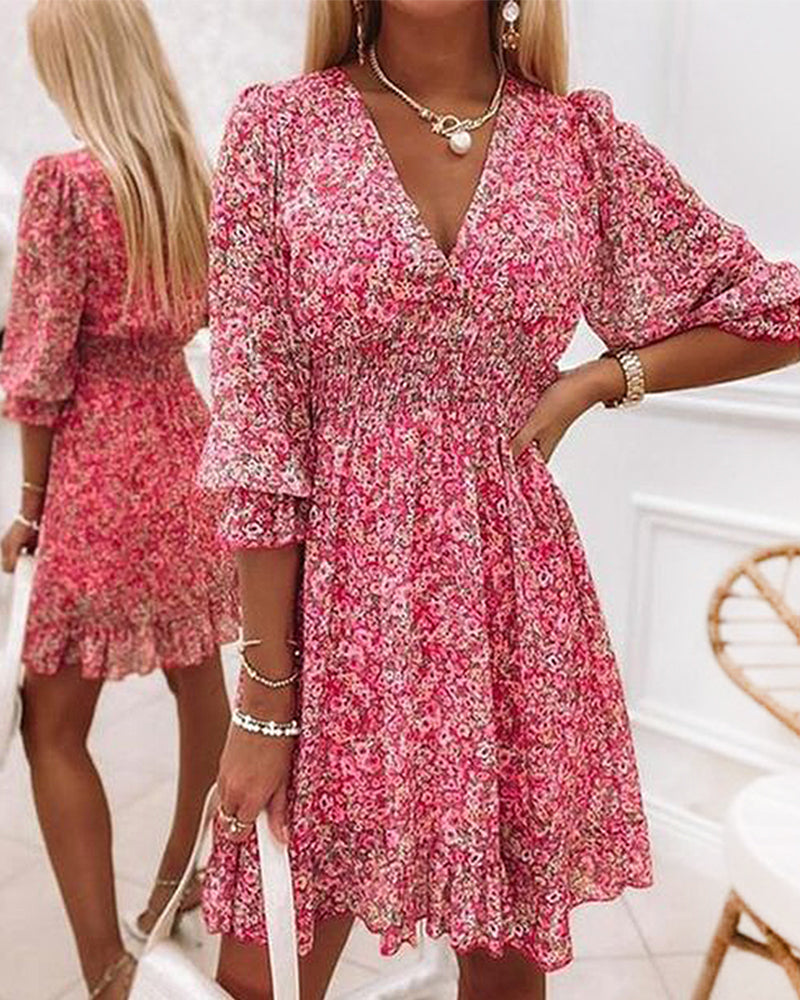 Trena - Romantisches gesmoktes Minikleid mit Blumendruck | Feminines Sommerkleid mit V-Ausschnitt und Puffärmeln