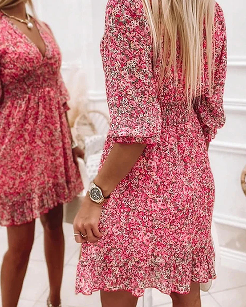 Trena - Romantisches gesmoktes Minikleid mit Blumendruck | Feminines Sommerkleid mit V-Ausschnitt und Puffärmeln