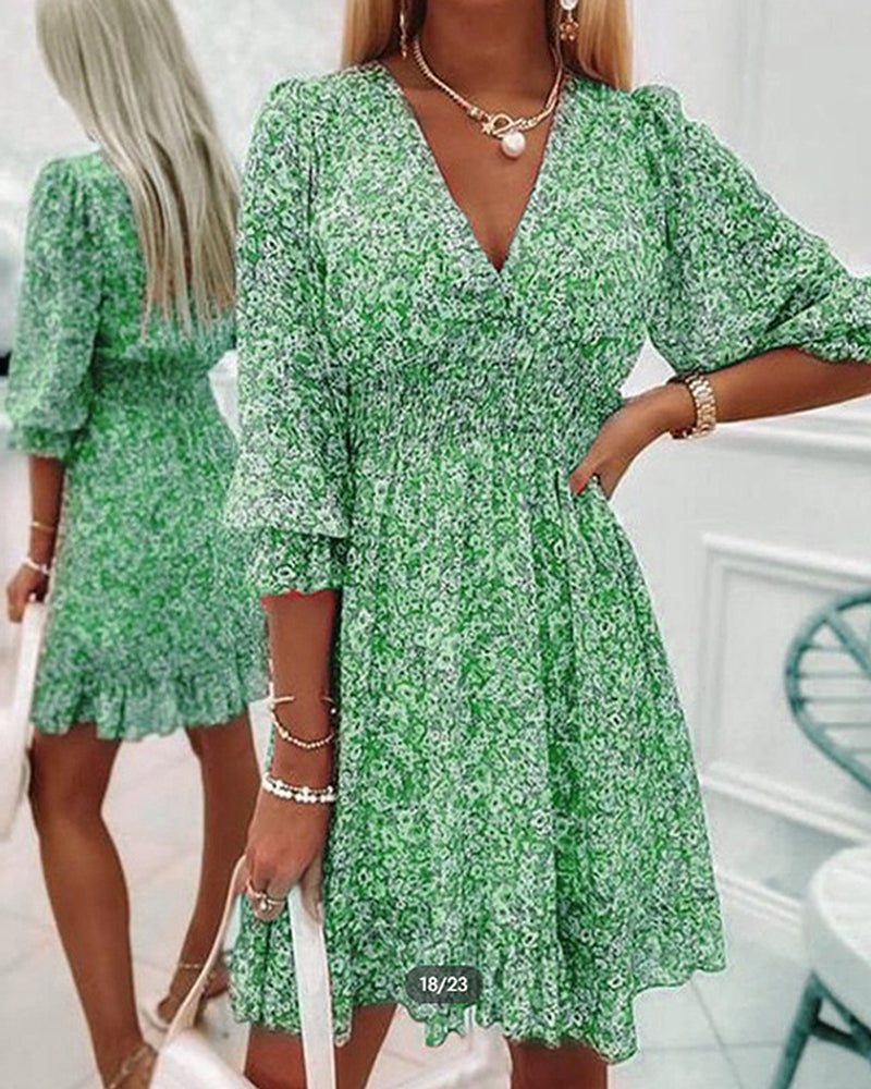 Trena - Romantisches gesmoktes Minikleid mit Blumendruck | Feminines Sommerkleid mit V-Ausschnitt und Puffärmeln