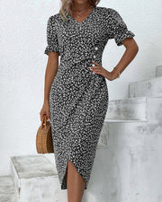 Timya - Schickes Wickel-Midikleid mit Blumenmuster und Knopfdetail | Elegantes Kleid mit V-Ausschnitt und Blumendruck
