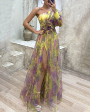 Asymmetrisches Abendkleid – One-Shoulder Maxikleid mit Blumenapplikation & Schlitz