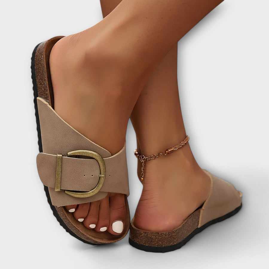 Heidi-Mode | Stilvolle Schnallen Slide Sandalen