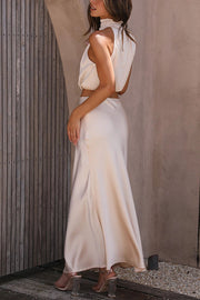 Damen-Set mit Maxirock aus Satin und hochgeschlossenem Oberteil
