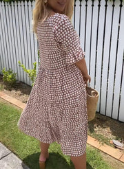 Aliza | Sable Midi-Kleid mit kurzen Ärmeln" can be rewritten as: "Aliza | Sable Midi-Kleid in Kurzarm-Design