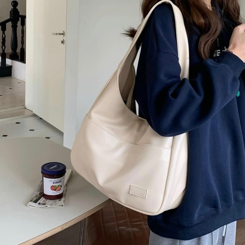 Modische Schultertasche für stilbewusste Frauen
