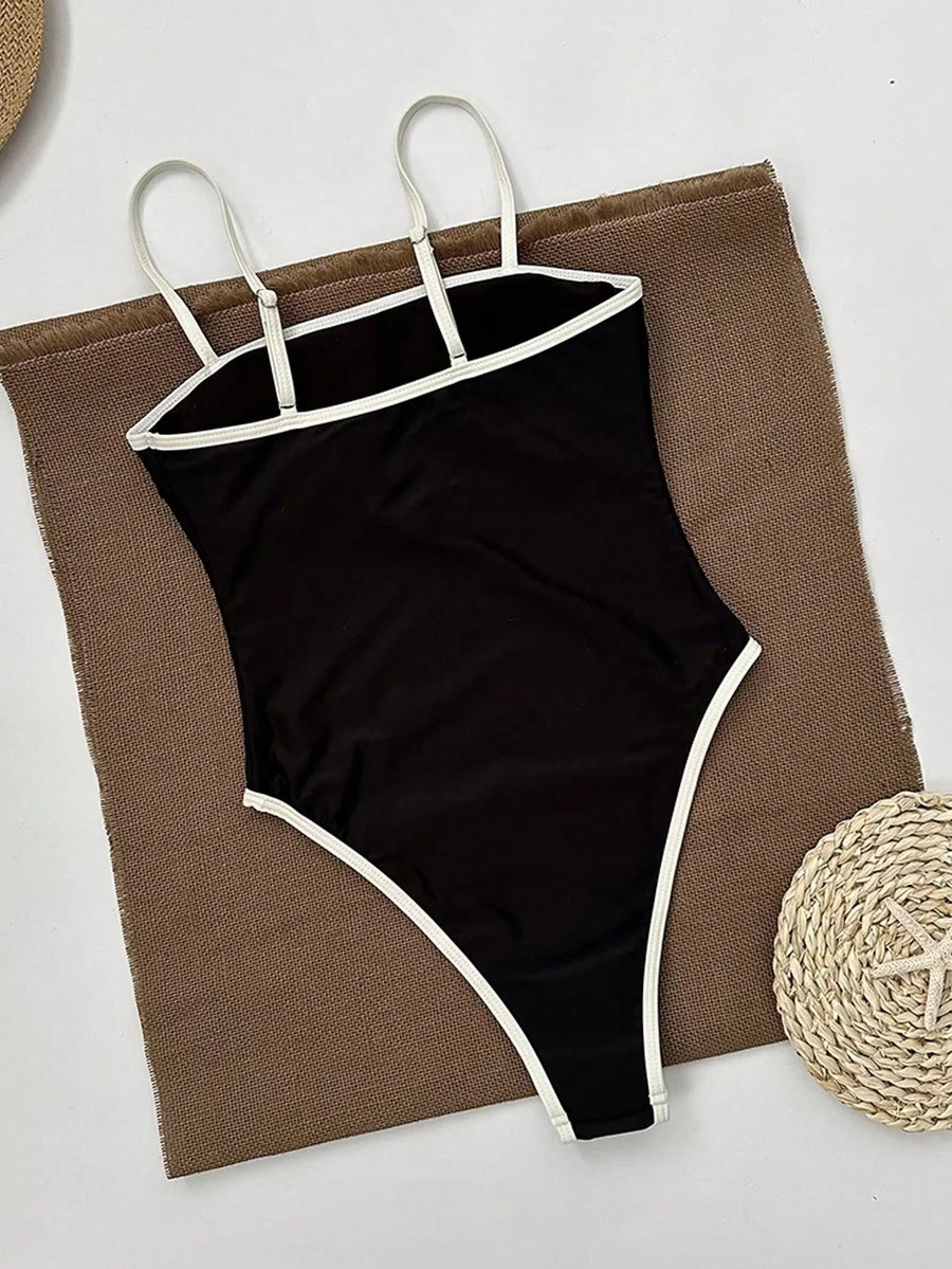 Eleganter Damen Badeanzug Schwarz – Einteiler mit hohem Beinausschnitt & stilvollen Kontrastdetails