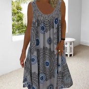Heidi-Mode | Ärmelloses Kleid mit Lebendigem Boho-Print