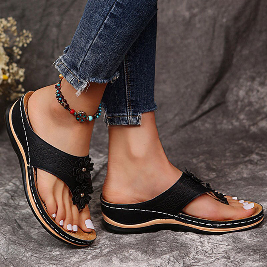 Damen Sommer Keilsandalen mit Ausschnitt-Detail and Blumenakzenten