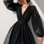 Emina - Stilvolles V-Ausschnitt Kleid mit langen Ärmeln