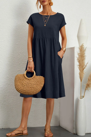 Meli - unifarbenes, lässiges kleid mit kurzen Ärmeln und rundhalsausschnitt