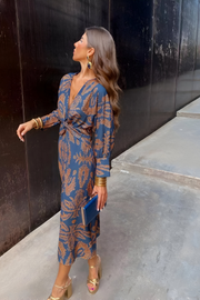 Elegantes Midikleid mit Twist-Detail und floralem Muster – Zeitlos und stilvoll