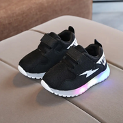 Bequeme Kleinkinderschuhe mit LED-Beleuchtung - GlowSteps