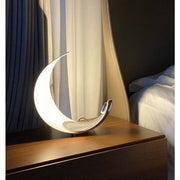 Designer Tischlampe „Halbmond“ – Modernes LED-Lichtobjekt im Mond-Design