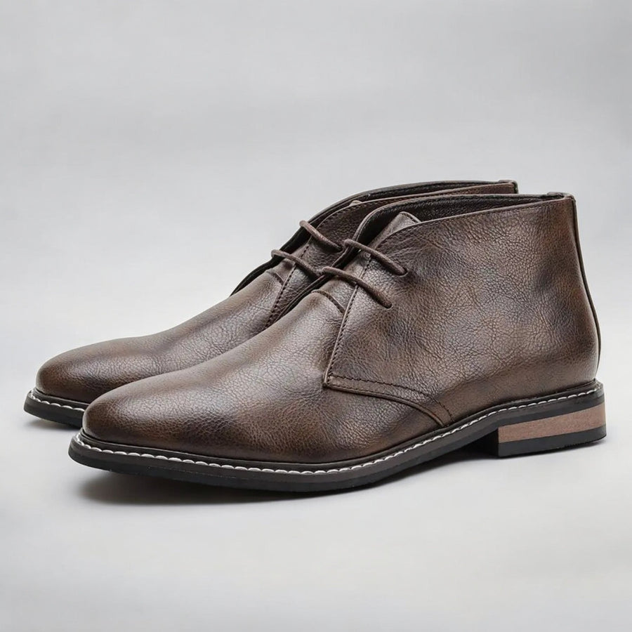 Jan | Stilvolle Herren Chukka-Stiefel im Alltag
