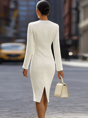 Midi-Kleid für Damen aus elfenbeinfarbenem Tweed mit Knopfleiste