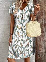 Heidi-Mode | Sommerkleid mit Blättermuster Enganliegendes Midi-Kleid mit V-Ausschnitt