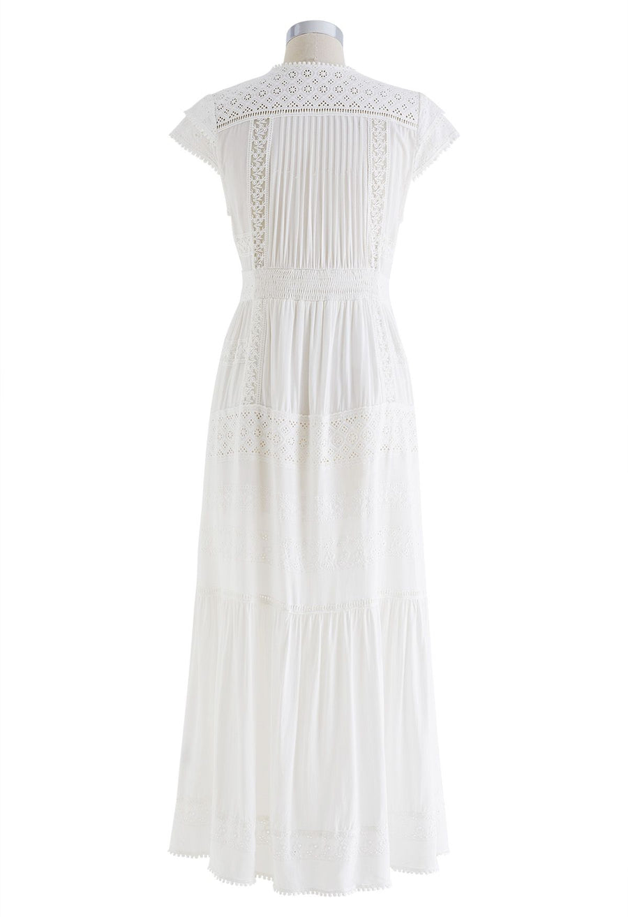 Sonja - Kleid mit Knöpfen und Zierleiste mit Stickerei in Schleife