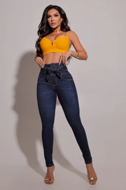 Yara | Formende Jeans mit Gürtel