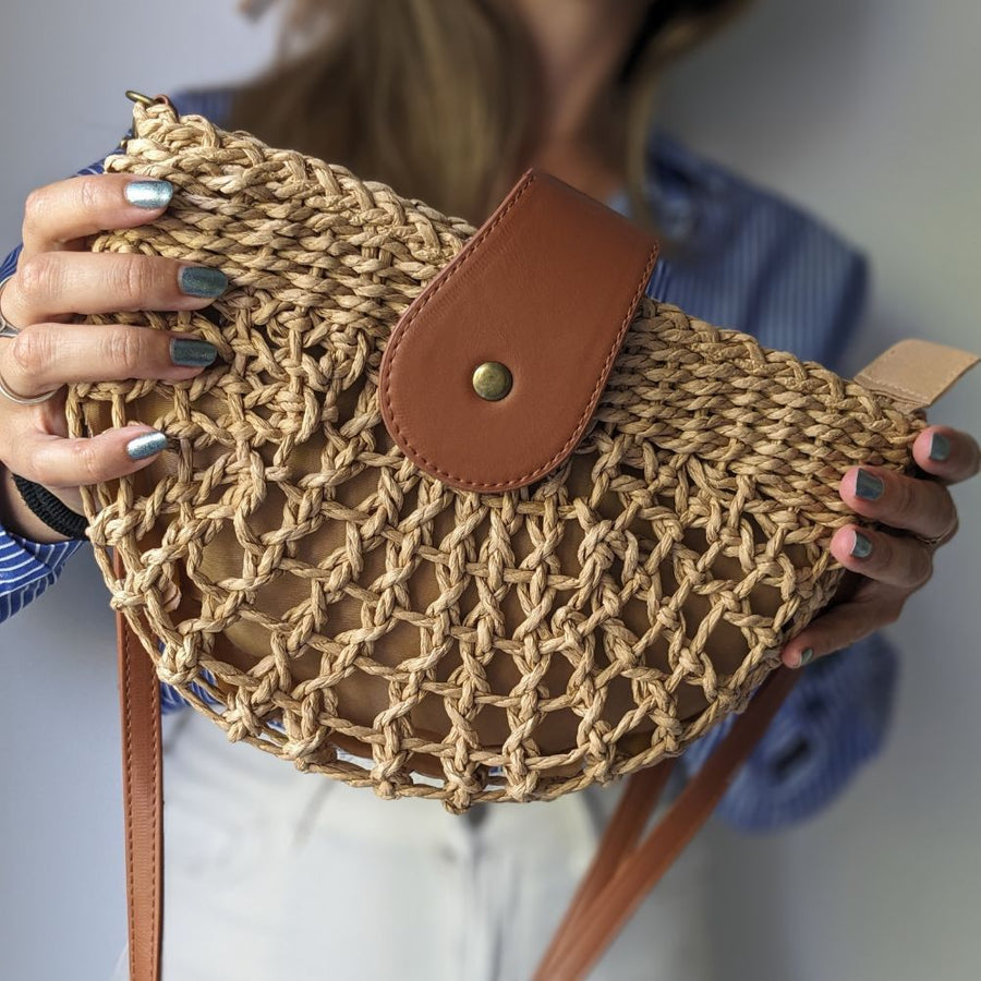 Geflochtene Strohtasche – Veganer Lederhenkel, Sommertasche
