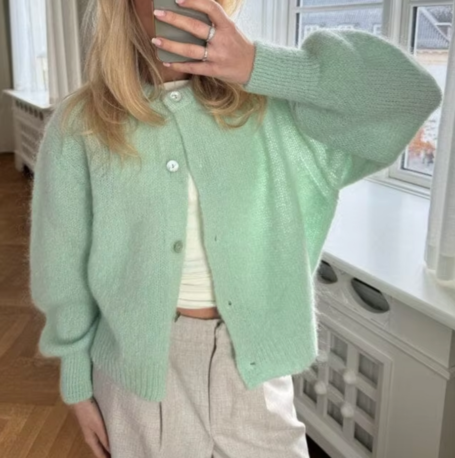 – Gestrickte Strickjacke mit Knopfleiste