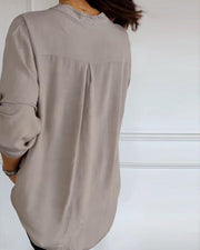 Amelia - Schicke Bluse mit Knopfleiste und Paillettenbesatz für Damen | Elegante Langarmbluse mit Paillettentasche