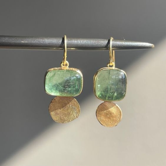 Vintage grüne goldene Glasohrringe