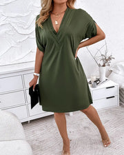 Elegantes V-Ausschnitt-Kleid für Damen mit Raffinierten Details