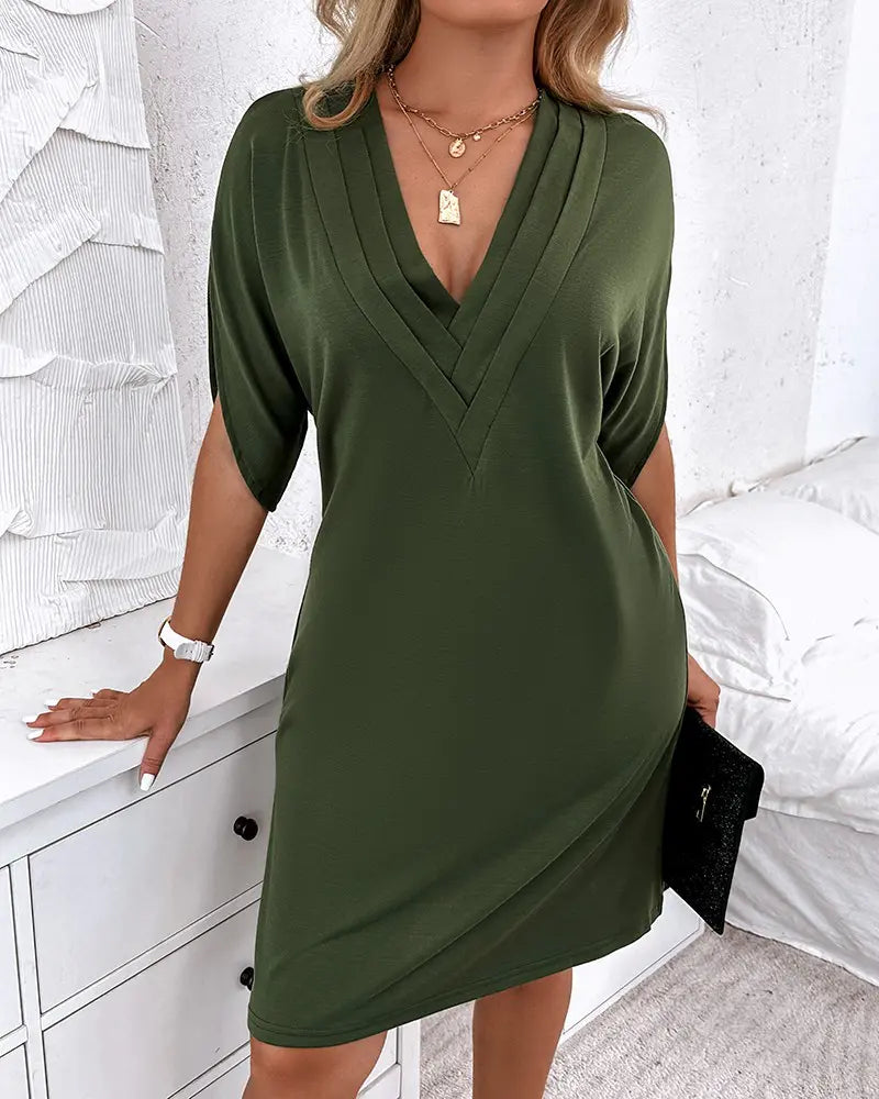 Elegantes V-Ausschnitt-Kleid für Damen mit Raffinierten Details