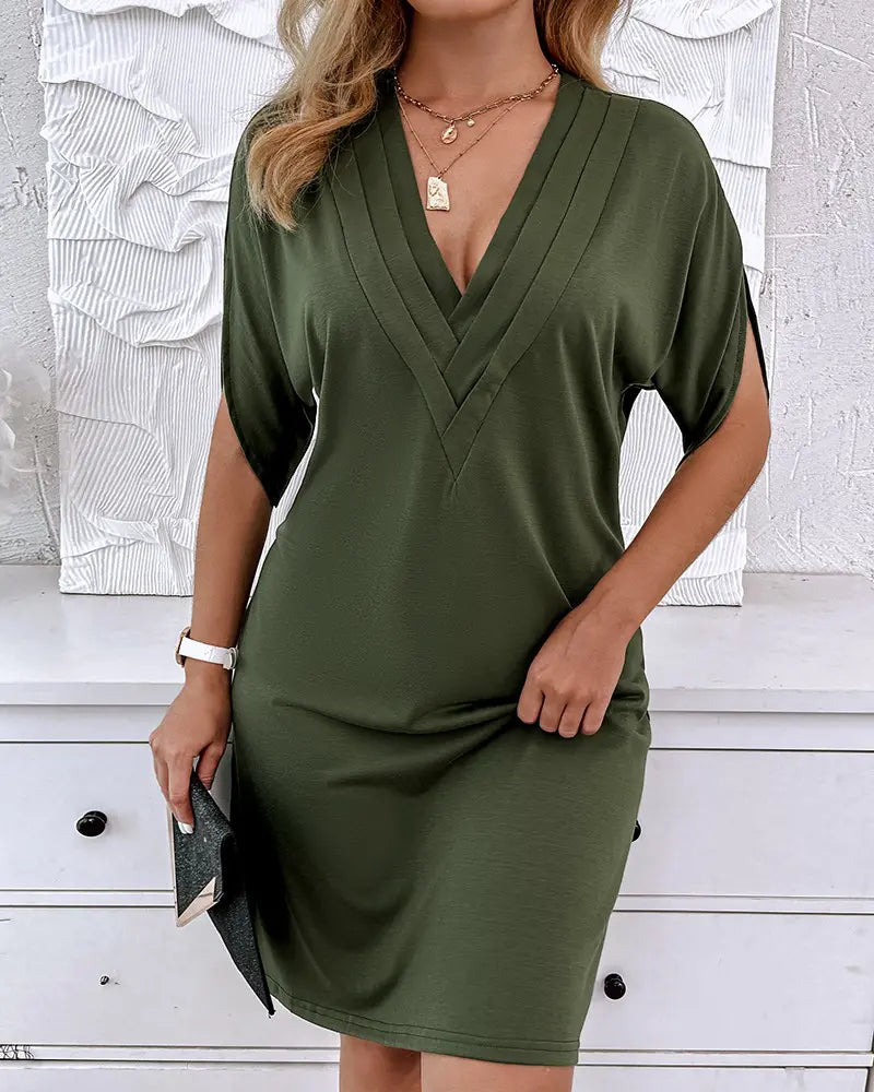 Valerie  - Lässig schickes Minikleid mit V-Ausschnitt in Olivgrün | Vielseitiges V-Ausschnitt Minikleid für jeden Anlass