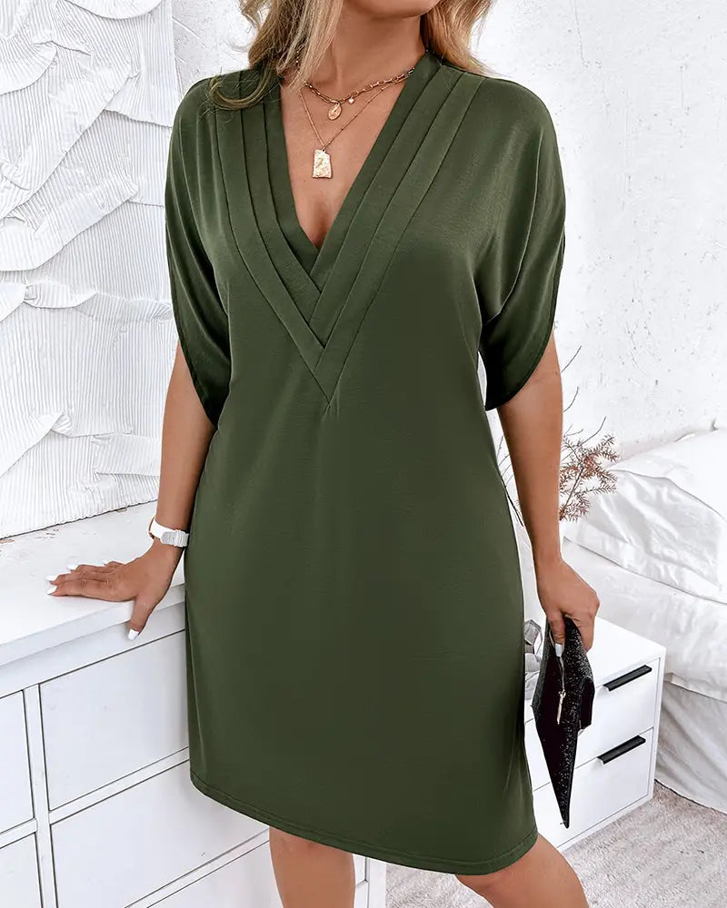 Elegantes V-Ausschnitt-Kleid für Damen mit Raffinierten Details