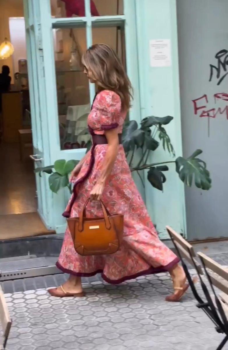 Elegantes rosa Kurzes Maxikleid mit Ärmeln
