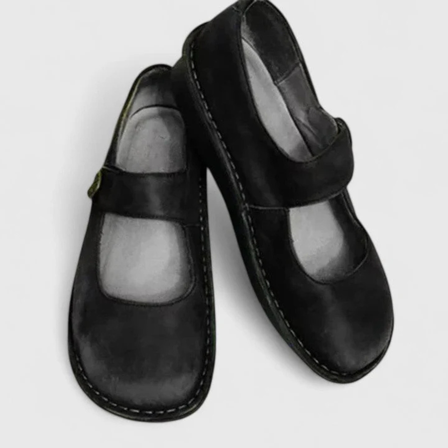 Selina | Damen Riemen Detail Slip-On Schuhe