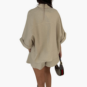 Zweiteiliges Set - Damenbluse und Shorts für Sommertage