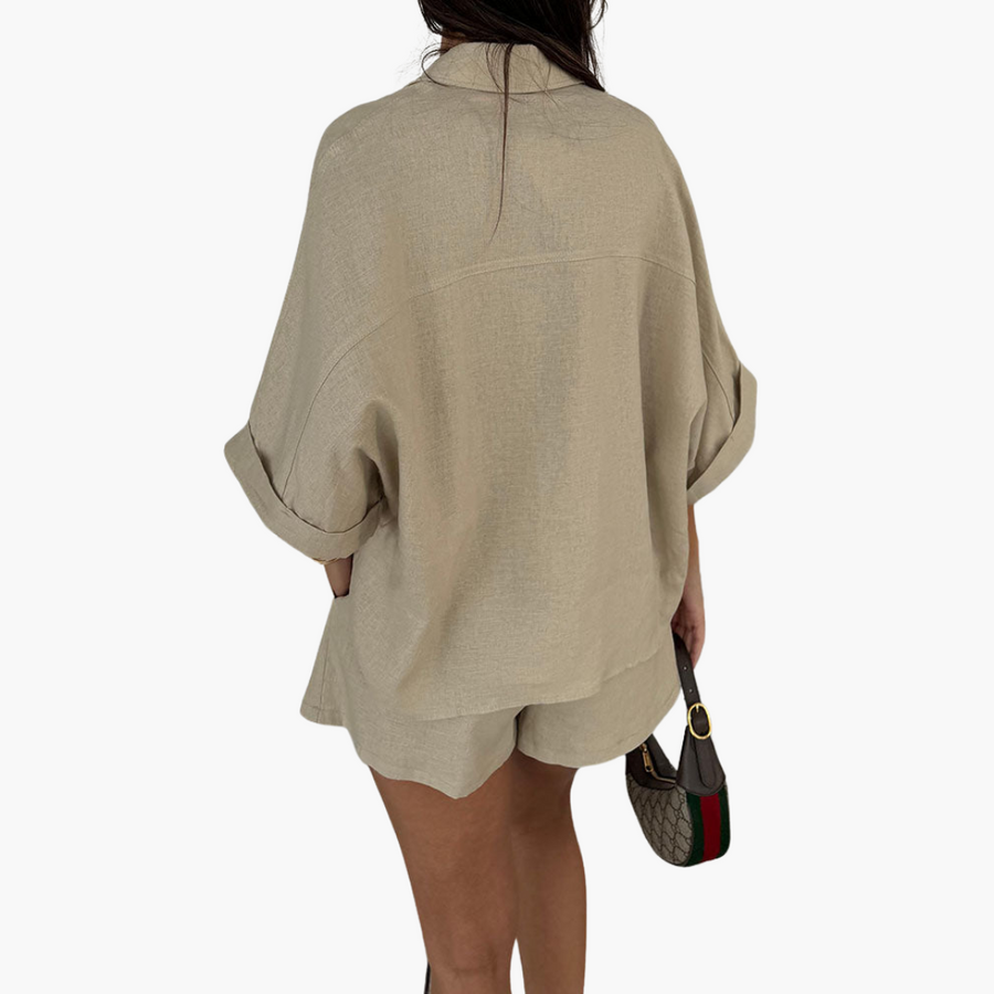 Zweiteiliges Set - Damenbluse und Shorts für Sommertage