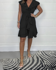 Elegantes Rüschenkleid mit V-Ausschnitt – femininer Look für jeden Anlass