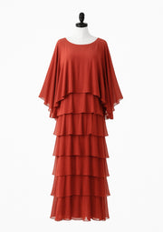 Amara Asymmetrisches Maxi-Kleid mit Lagen und Volants | Bordeauxrot
