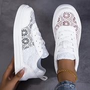 Liena – Turnschuh Mit Schnürung Und Blumenmuster