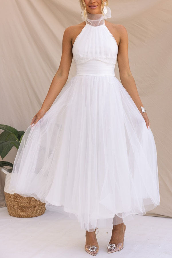 Elegantes Tüllkleid – Halterneck Midikleid mit A-Linie & Schleierkragen