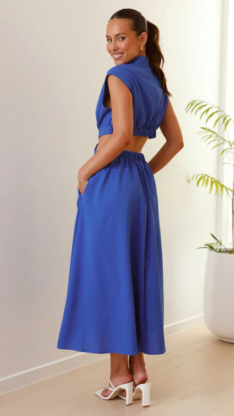 Elegantes schwarzes Midikleid mit Cut-Outs – Stehkragen & Plissee für stilvolle Auftritte
