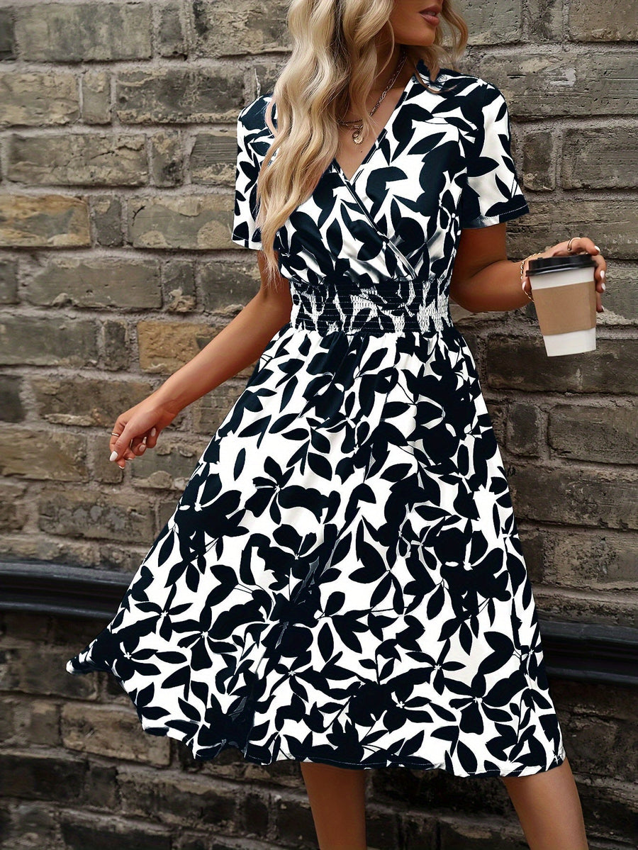 Elegantes | Florales Kleid Mit Wickelausschnitt - Feminin Und Vielseitig Für Jeden Anlass für dich