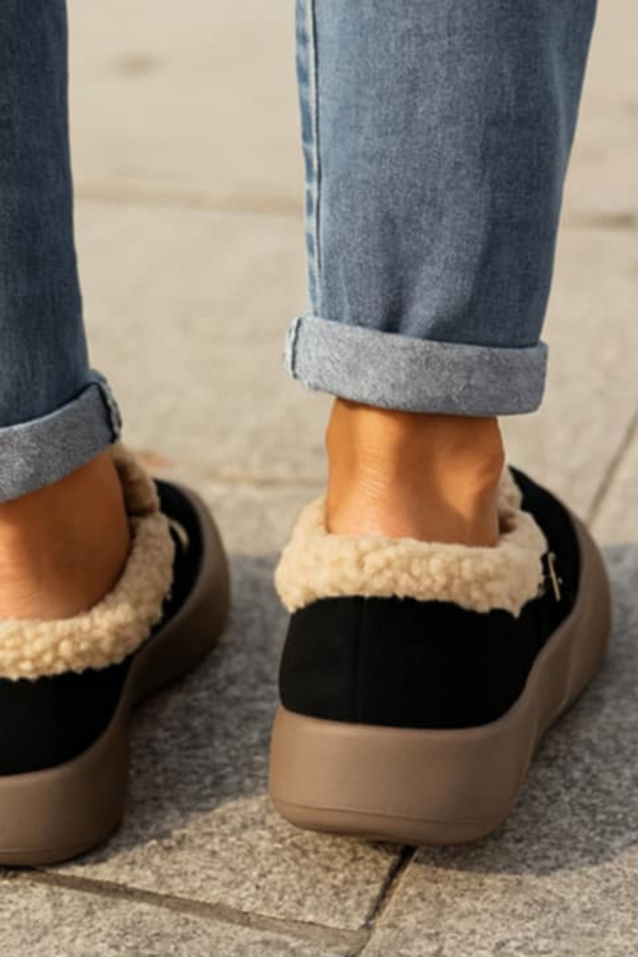 Ivory Bequeme Schuhe mit Fleecefutter | Schwarz