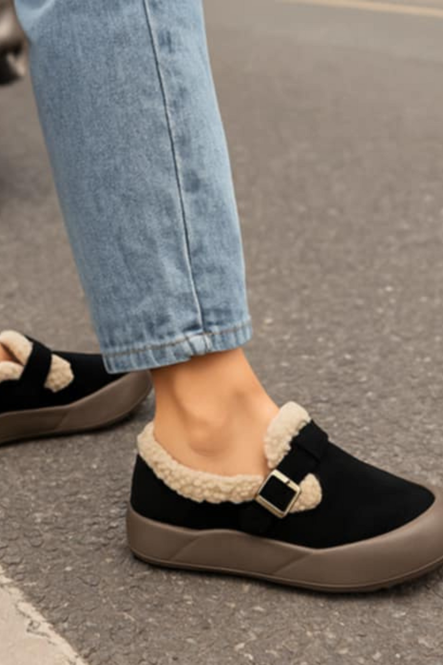 Ivory Bequeme Schuhe mit Fleecefutter | Schwarz