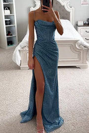Damenkleid mit Satinschimmer, Drapierung & Schlitz – eleganter Abend-Look für Party