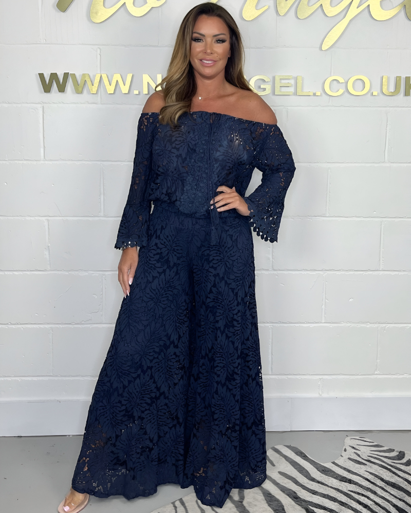 Schulterfreies Spitzenkleid mit weitem Schnitt – Boho-Chic trifft Eleganz