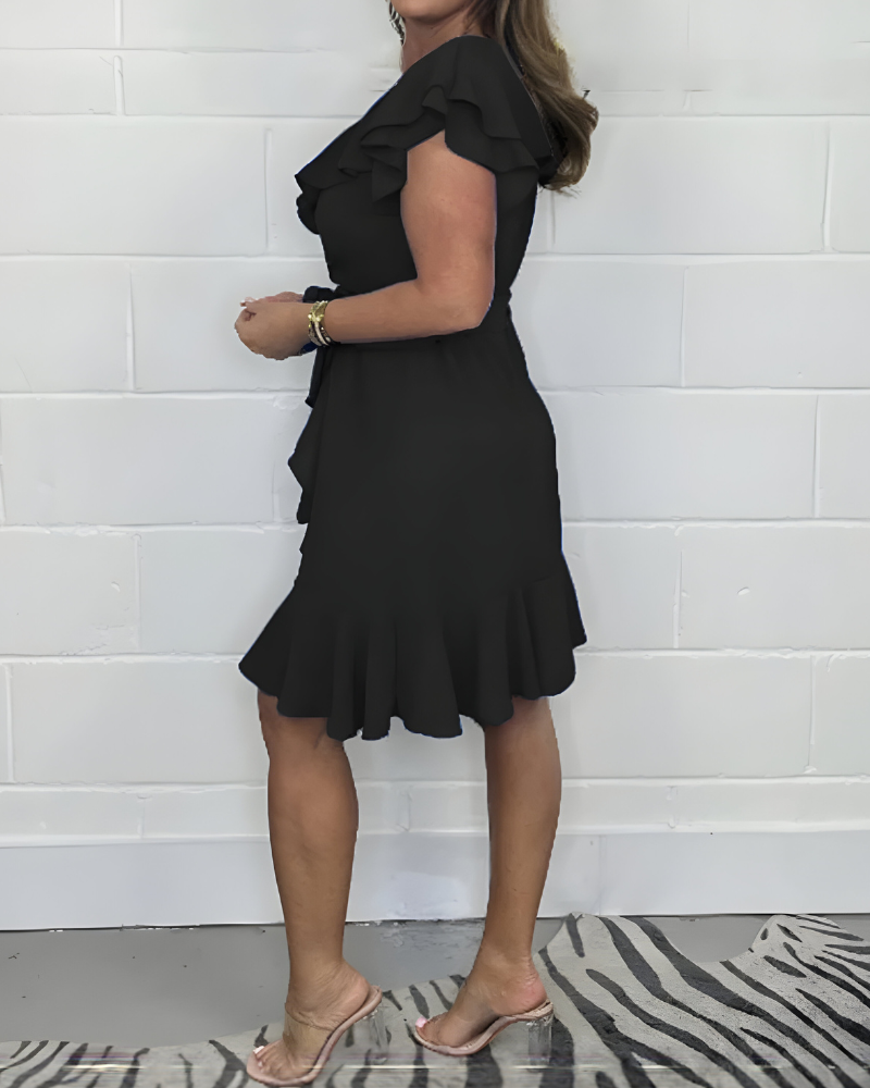 Elegantes Rüschenkleid mit V-Ausschnitt – femininer Look für jeden Anlass