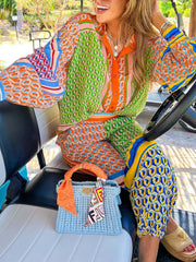 Vollständiges geometrisches Multicolor – Oversized-Hemd und Bloom-Hosen