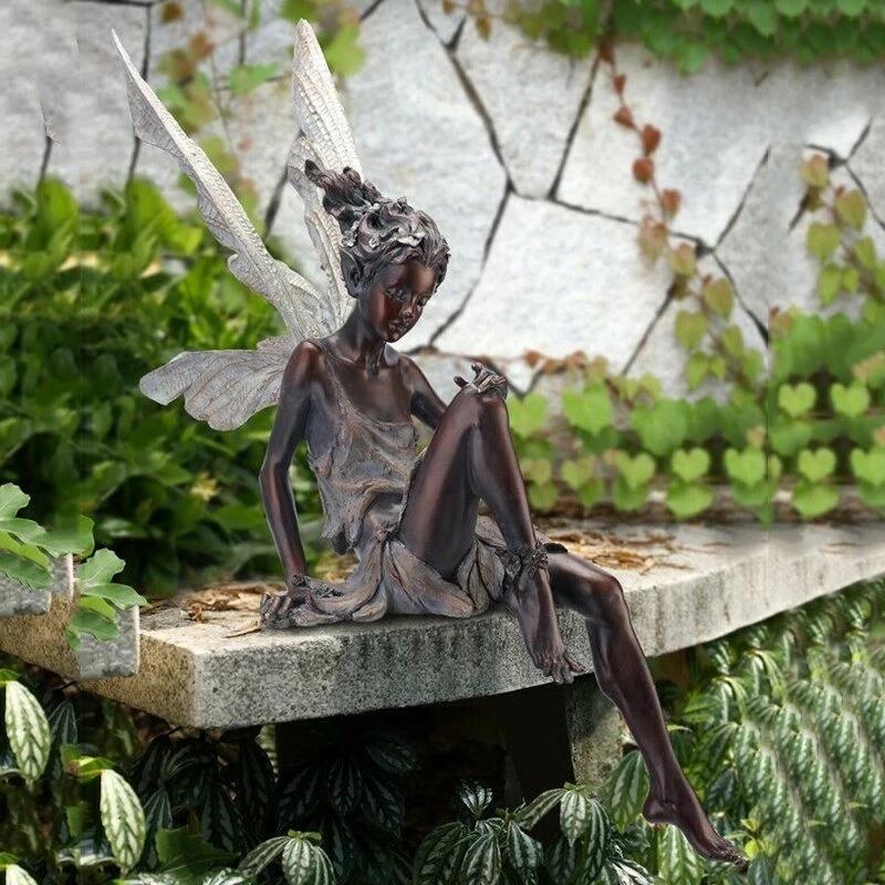 Avelena | Sitzender Elf Skulptur Garten Dekor