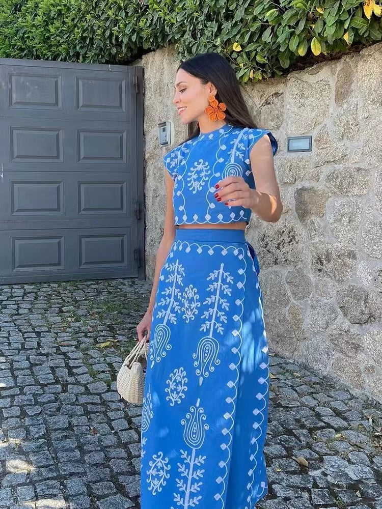 Amira | Zweiteiliges Stickerei-Set mit Crop-Top & Wickelrock
