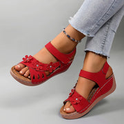 Ambella | Bequeme Blumensandalen mit Keilabsatz