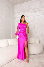 Asymmetrisches Satinkleid – One-Shoulder Abendkleid mit Schlitz & Drapierung